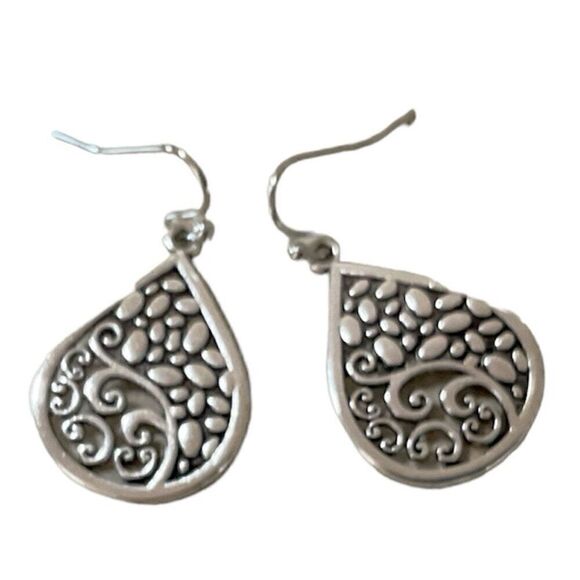 Silvery Zinc Alloy Carved Pattern Dangle Earrings  NWOT - Picture 1 of 2